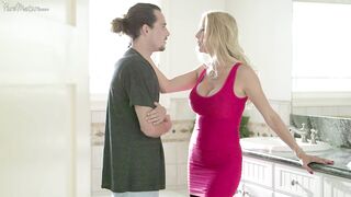 Busty Stepmom Alexis Fawx