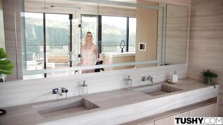 Influencer Kenna Captivates Her Audience